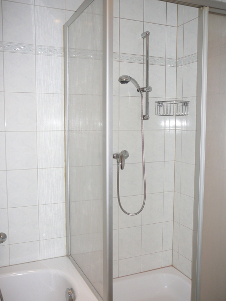 Bad-Dusche